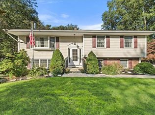 674 Locksley Rd, Yorktown Heights, NY 10598