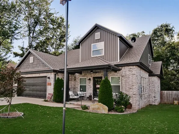 380 W Kinniburgh Dr, Farmington, AR 72730