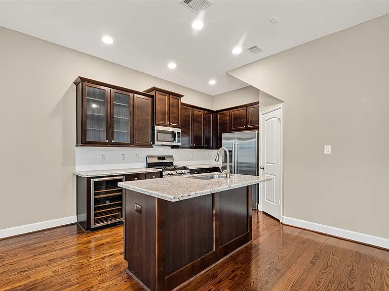 1333 W 23rd St #A — Photo 15