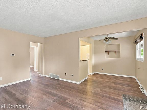 5th image of 137 W Longfellow Ave