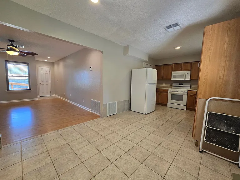 112 Thomas Blvd — Photo 28