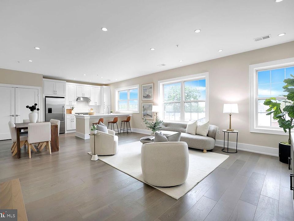 1st image of 16 17th St NE #312