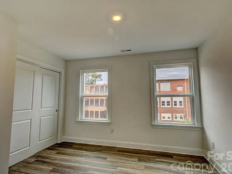 340 Hudson St — Photo 7