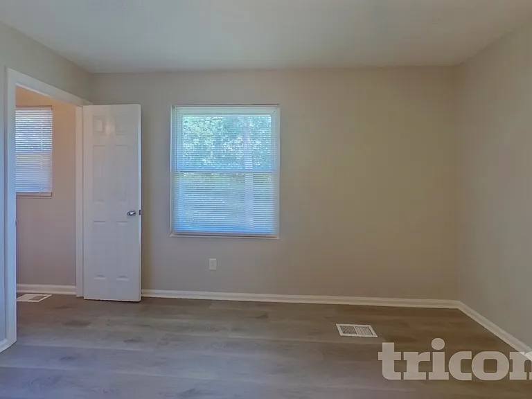 111 Woodspur Rd — Photo 6