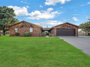 128 W Quail Dr, Cordell, OK 73632
