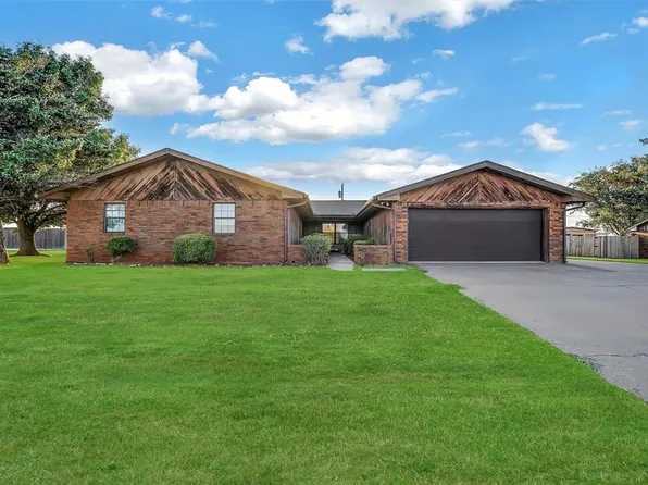 128 W Quail Dr, Cordell, OK 73632