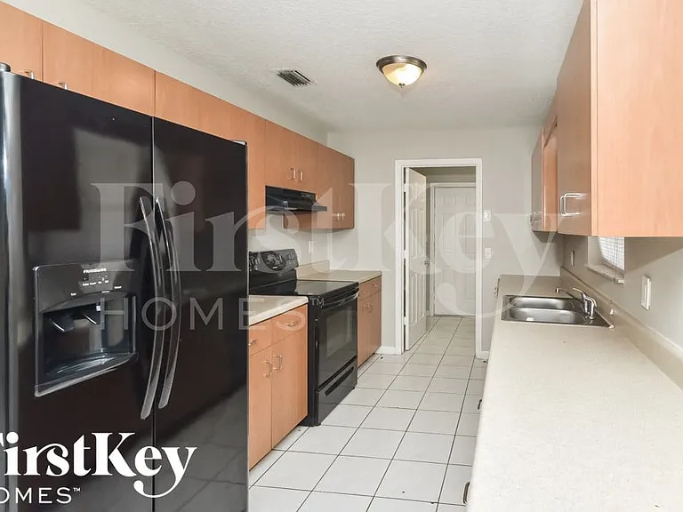 1204 NW 5th St — Photo 8