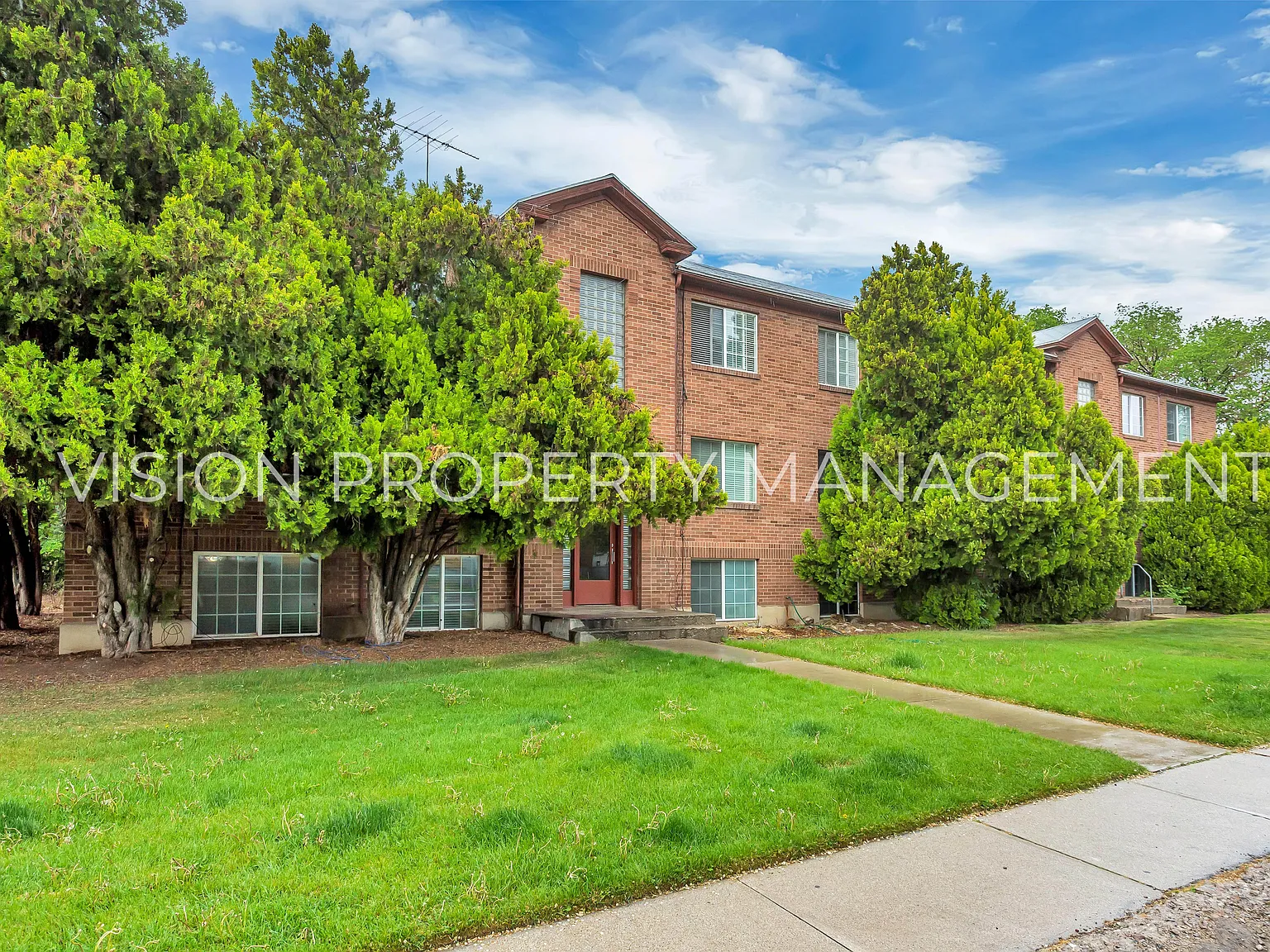 Daley Apartments — Photo 2