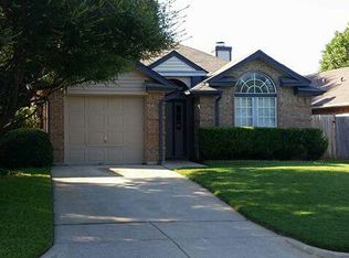 1628 Yorkshire St, Fort Worth, TX 76134