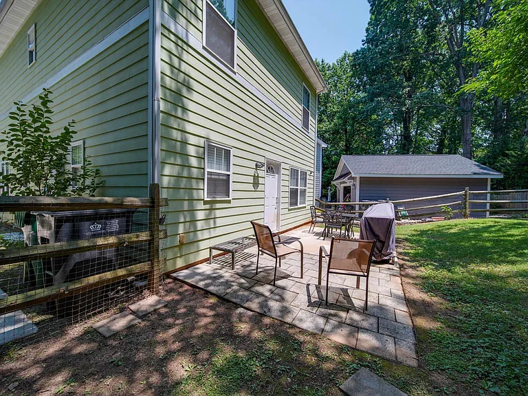 1723 Burgin St — Photo 5