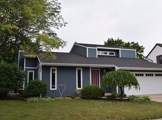 210 Burns St, Essexville, MI