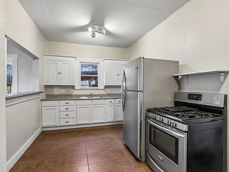 2310 N Sabinas St — Photo 10