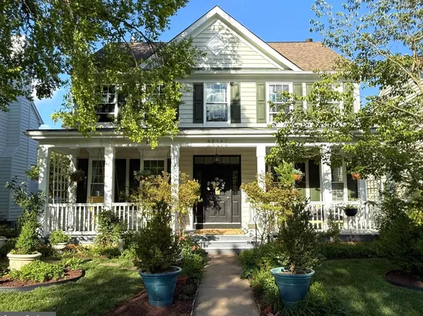 25496 Heathfield Cir, Chantilly, VA 20152
