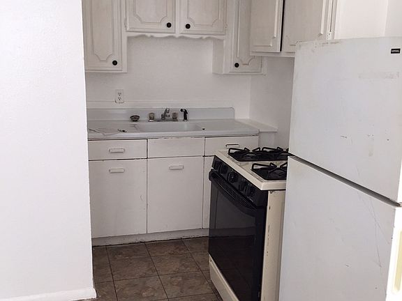 Kitchen with full size range