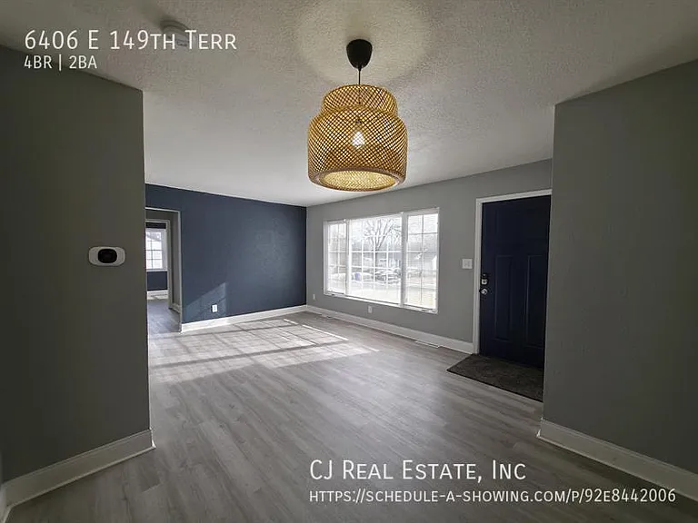 6406 E 149th Ter — Photo 2