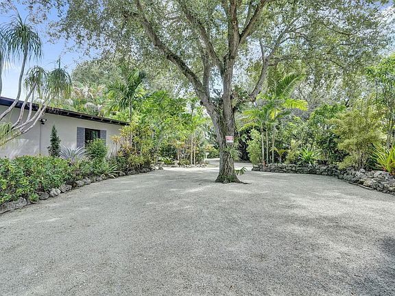 3rd image of 1613 SW 12th Court