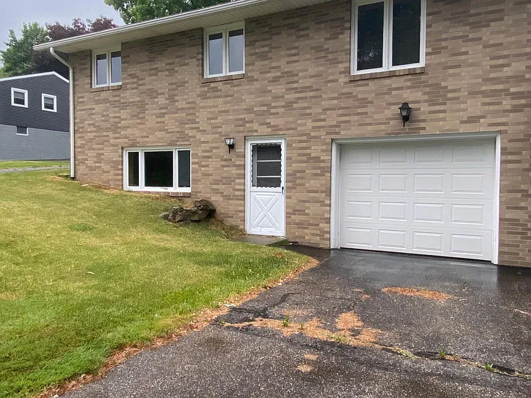 880 Church St — Photo 9