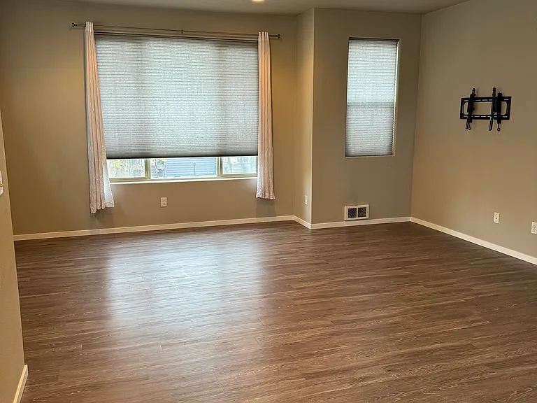 2329 W Bridge Ave — Photo 10