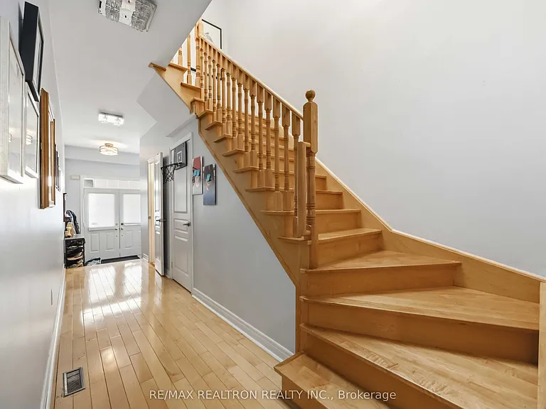 23 Amberty St — Photo 3
