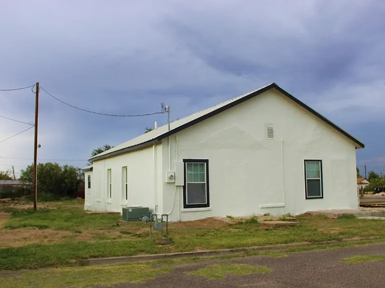304 W James St #ID-2965 — Photo 23