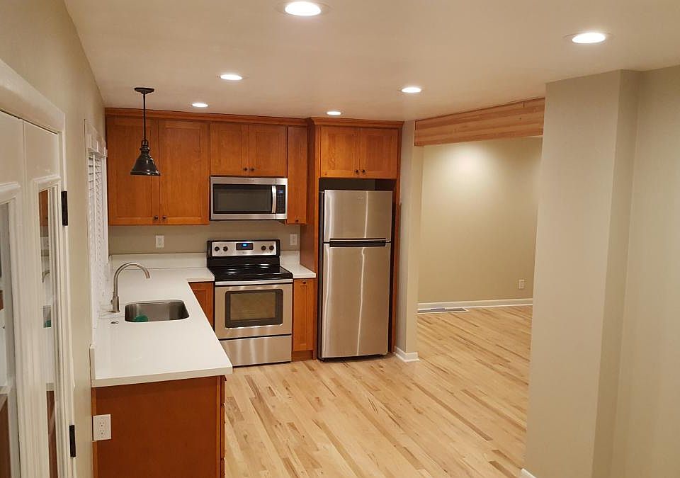New kitchen, quartz counters, new stainless steel appliances