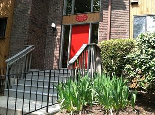 39 Riverview Dr, Bridgeport, CT 06606