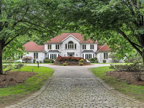 784 Strawberry Hill Rd, Concord, MA 01742