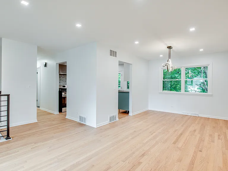 1108 Emerald Dr — Photo 6