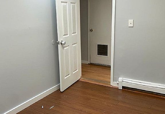 5th image of 653 Bryant Ave #2