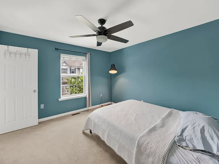 97 Autumn Ln — Photo 32