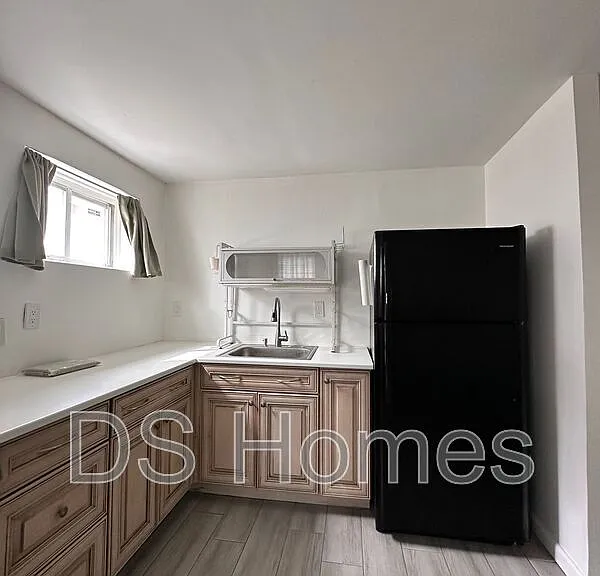 34 Elizabeth Ave — Photo 4