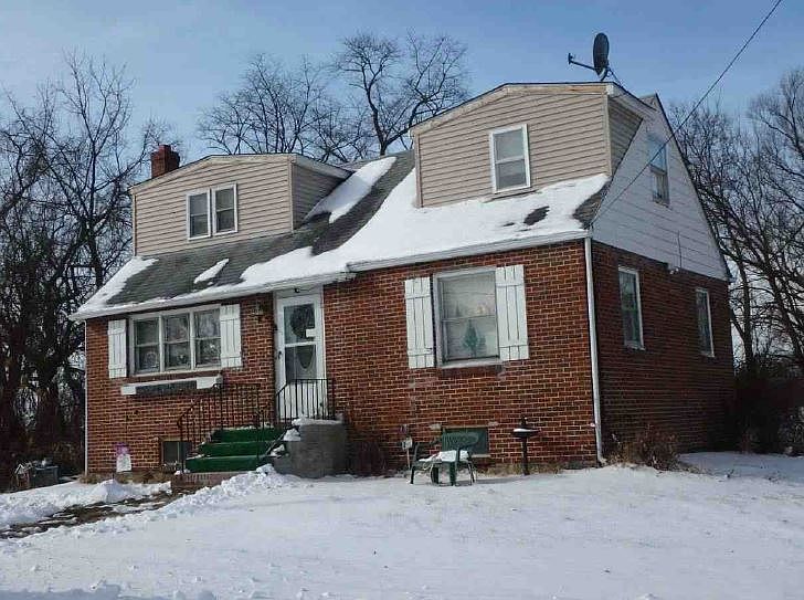 2nd image of 21 Hillcrest Ter