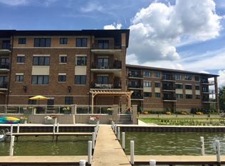728 Diamond Lake Rd APT 207, Mundelein, IL 60060