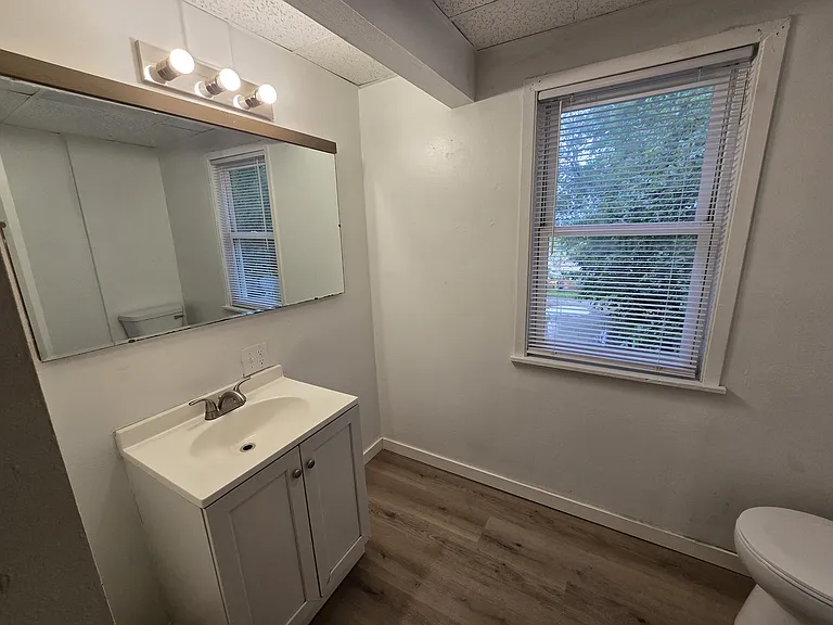 419 Bratnober St — Photo 23