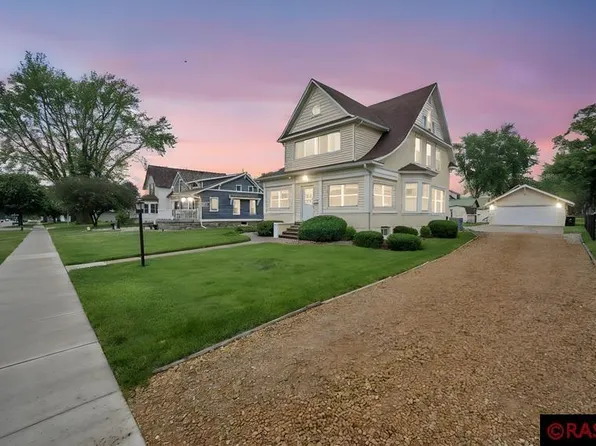 313 E 4th St, Blue Earth, MN 56013