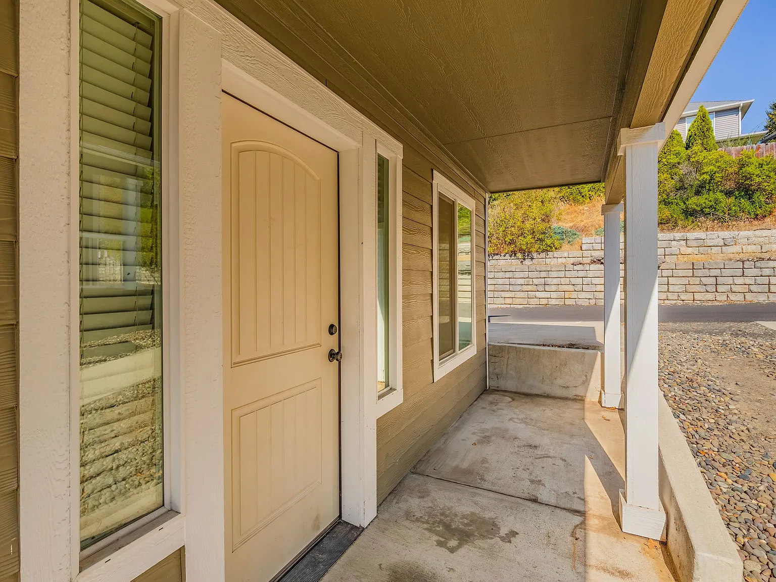 3 bed, 2.5 bath, 1560 sqft, $2,100 — Photo 4