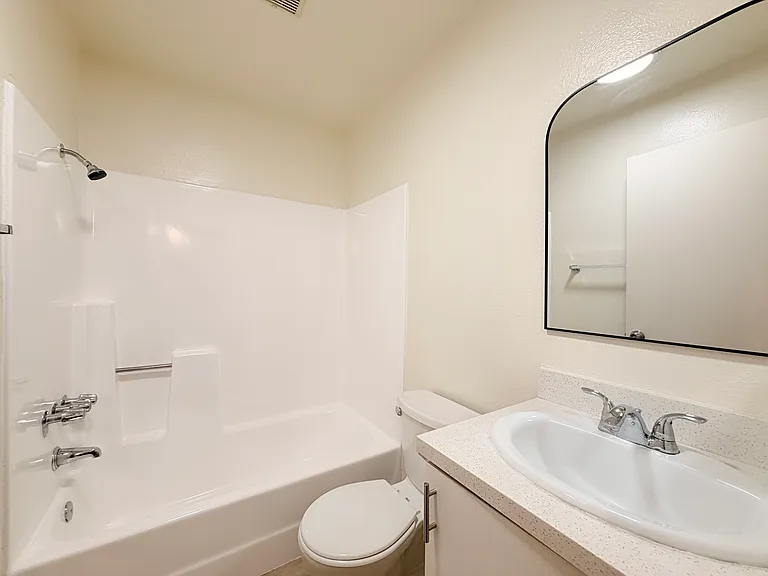 1043 Winchester Ave — Photo 2