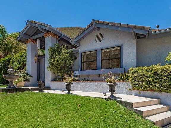 3rd image of 729 Aliso St #1