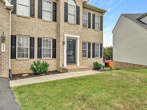 4th image of 221 Minnie Bell Ln