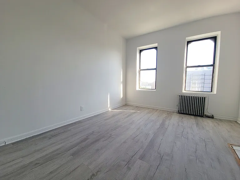 557 Wilson Ave #3L — Photo 10