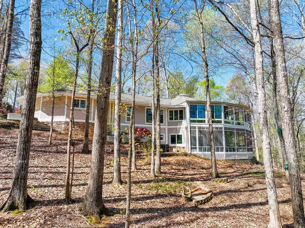 323 Nicklaus Rd, Westminster, SC 29693