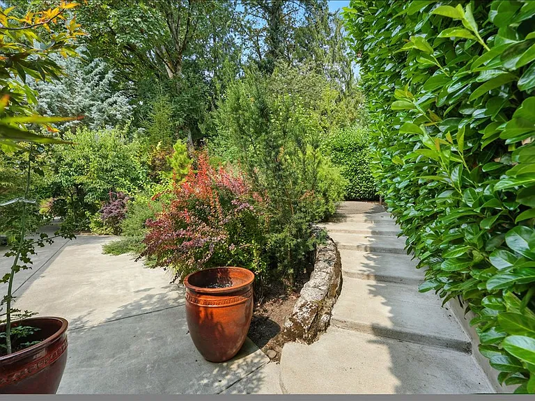 2448 Margery St — Photo 30
