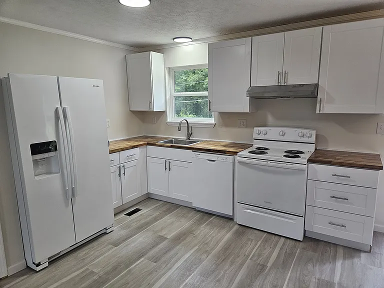 5801 Oakhaven Dr — Photo 4