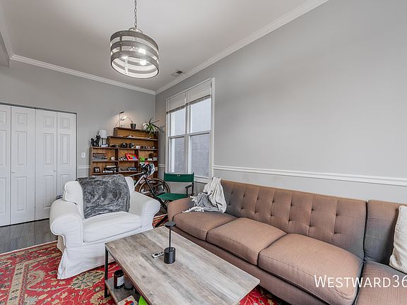 4th image of 1733 N Artesian Ave APT 3
