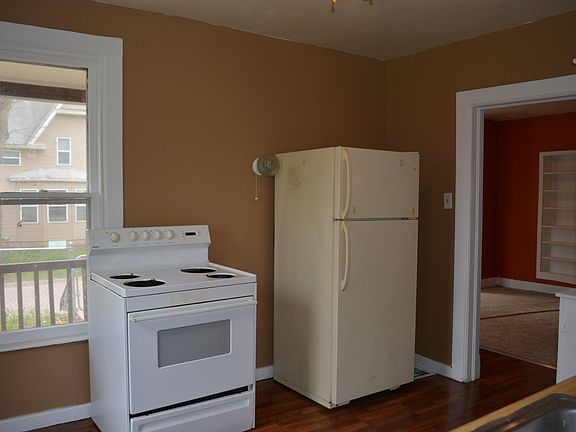 5th image of 3619 6th Ave