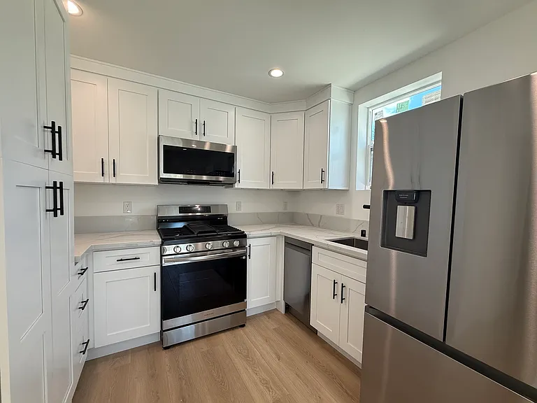 9555 La Villa St — Photo 2