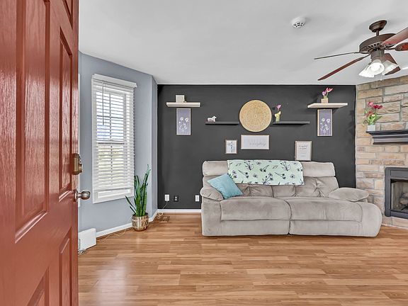 3rd image of 1727 Needmore Rd