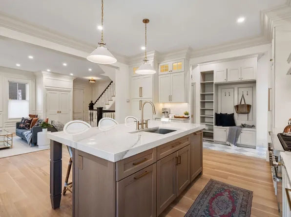 38 Cross St, Charlestown, MA 02129