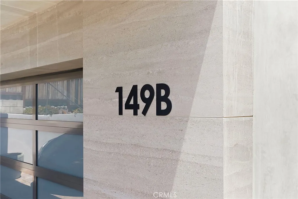 Studio, 609 sqft, $4,995 — Photo 2