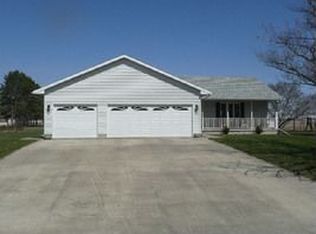 215 W Maple St, Franklin Grove, IL 61031